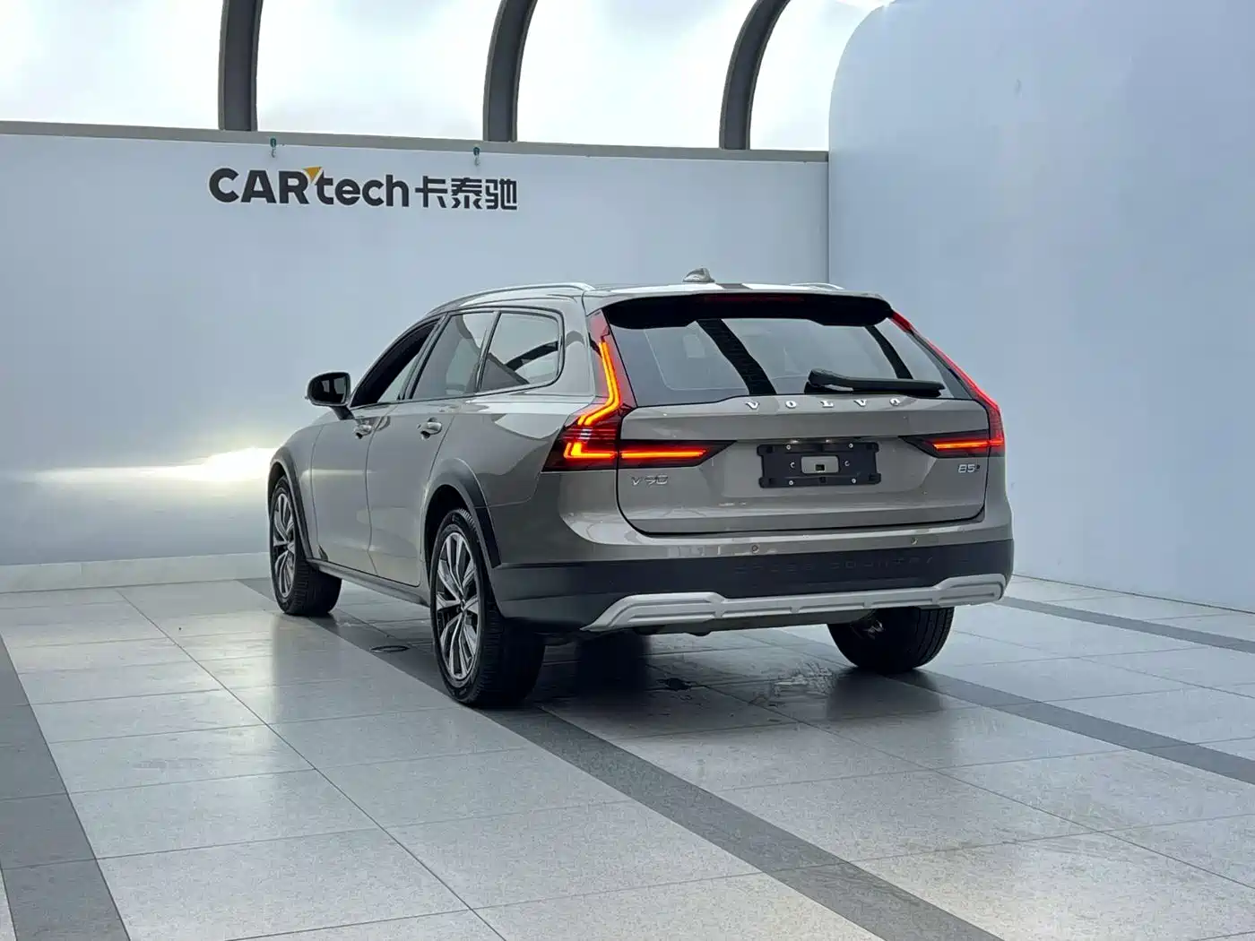 Volvo V90 2023 2022 Cross Country B5 AWD Momentum