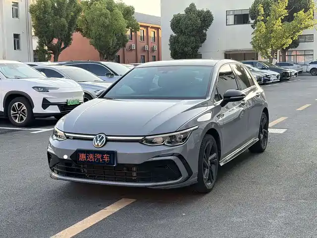 Volkswagen Golf 2024