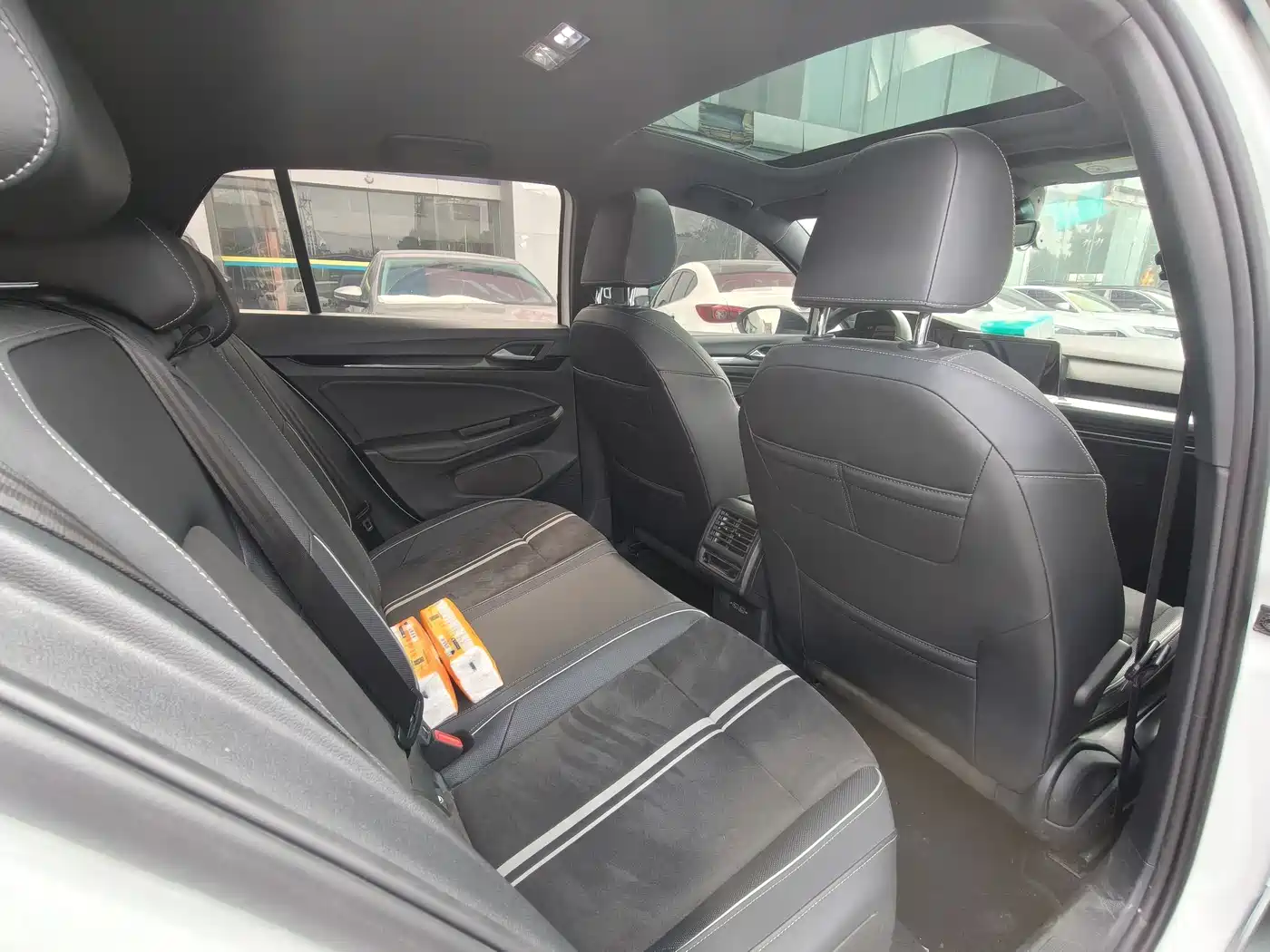 Volkswagen Golf 2021 280TSI DSG R-Line фото 10