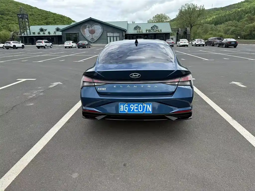 Hyundai Elantra 2022 1.5L CVT GLX Elite Edition фото 5