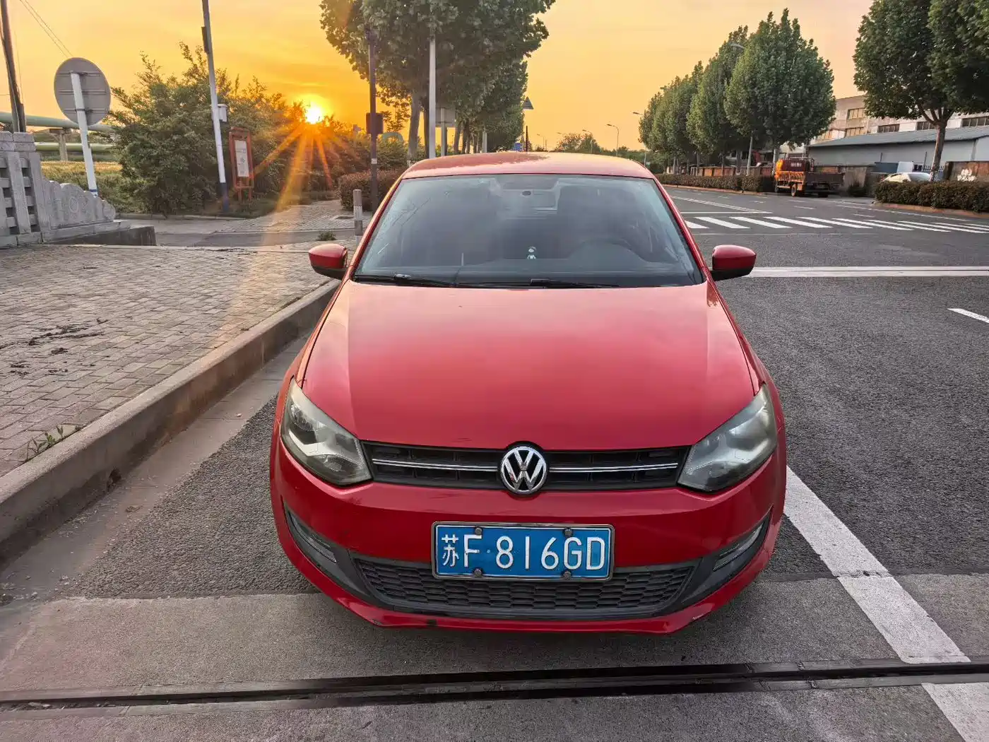 Volkswagen Polo 2013 1.6L Automatic Luxury Edition фото 2