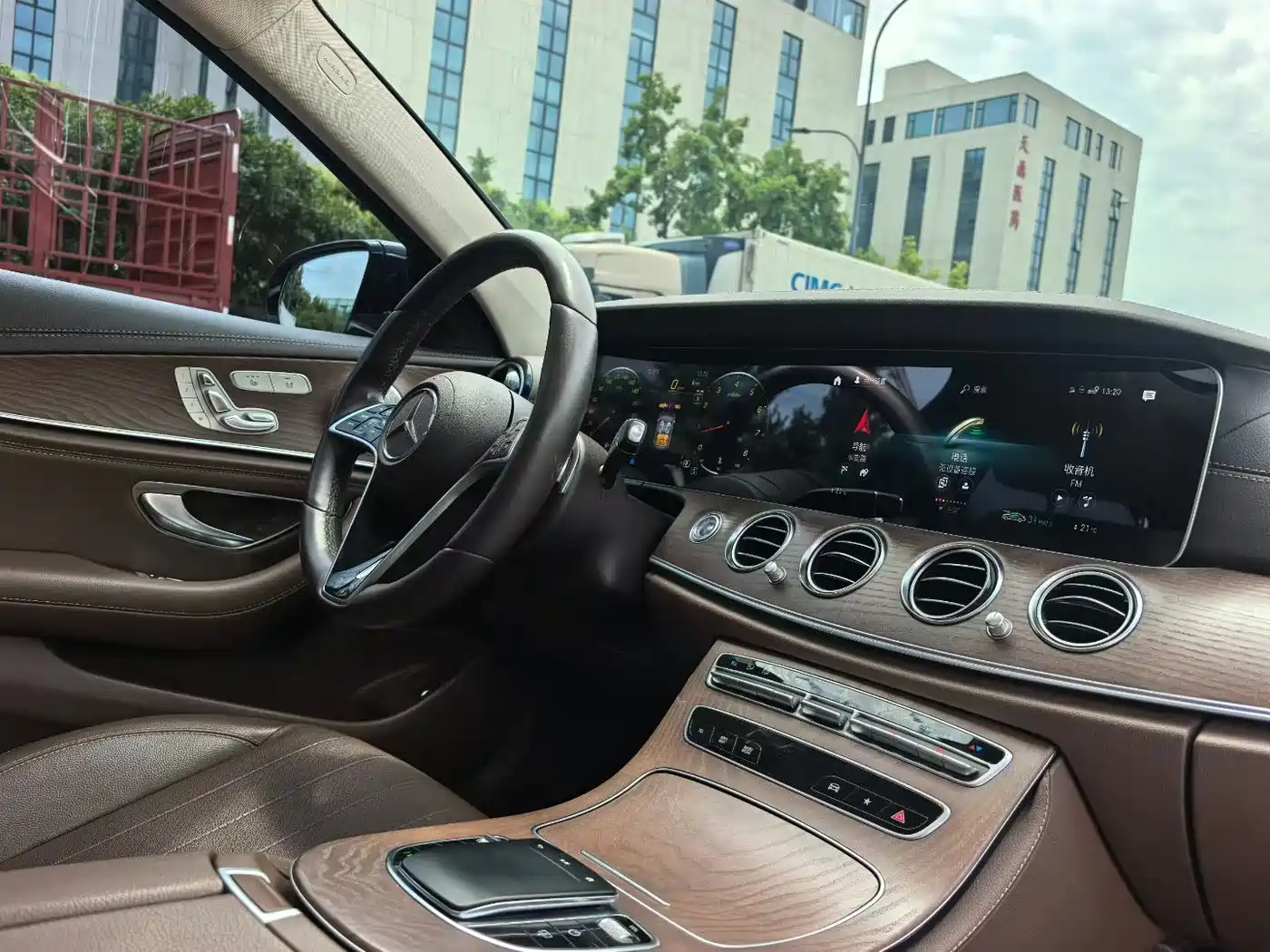 Mercedes-Benz E-Class 2023 E 300 L Luxury фото 6