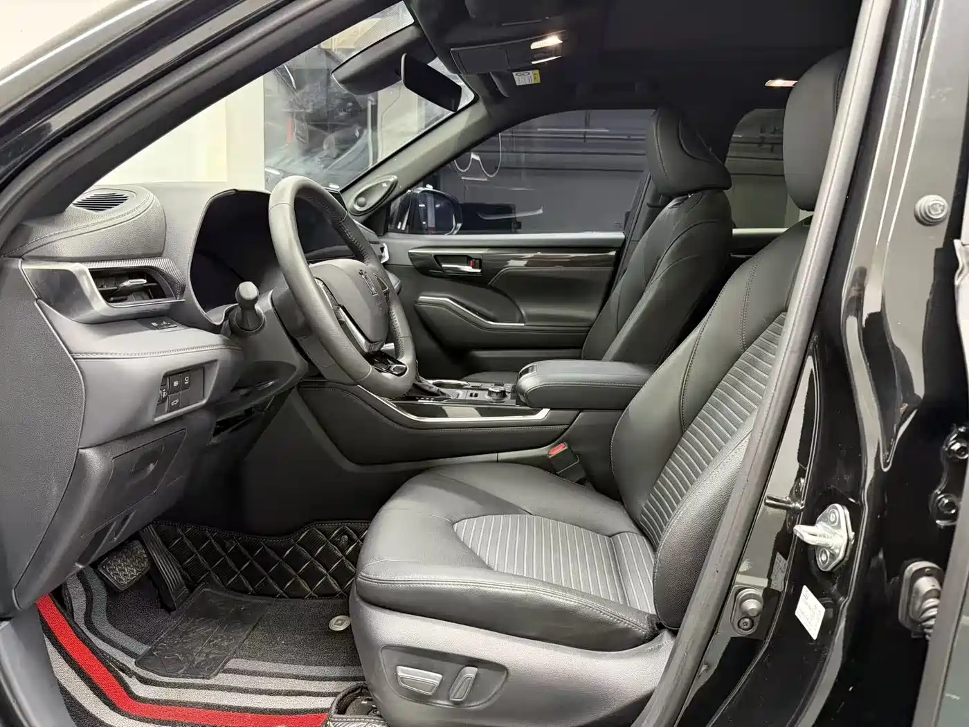 Toyota Crown Kluger 2024 2.0T AWD Jinyao Edition фото 5