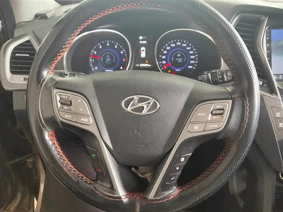 Hyundai Santa Fe 2013 Model 2.4L Automatic 2WD Smart фото 15