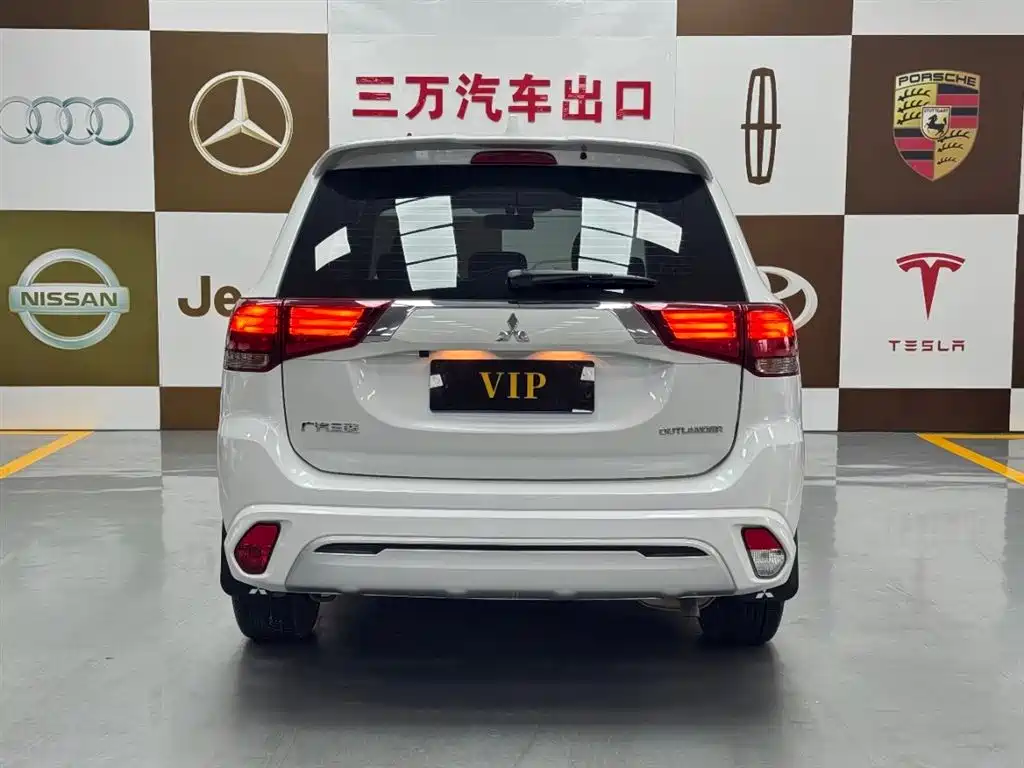 MITSUBISHI OUTLANDER