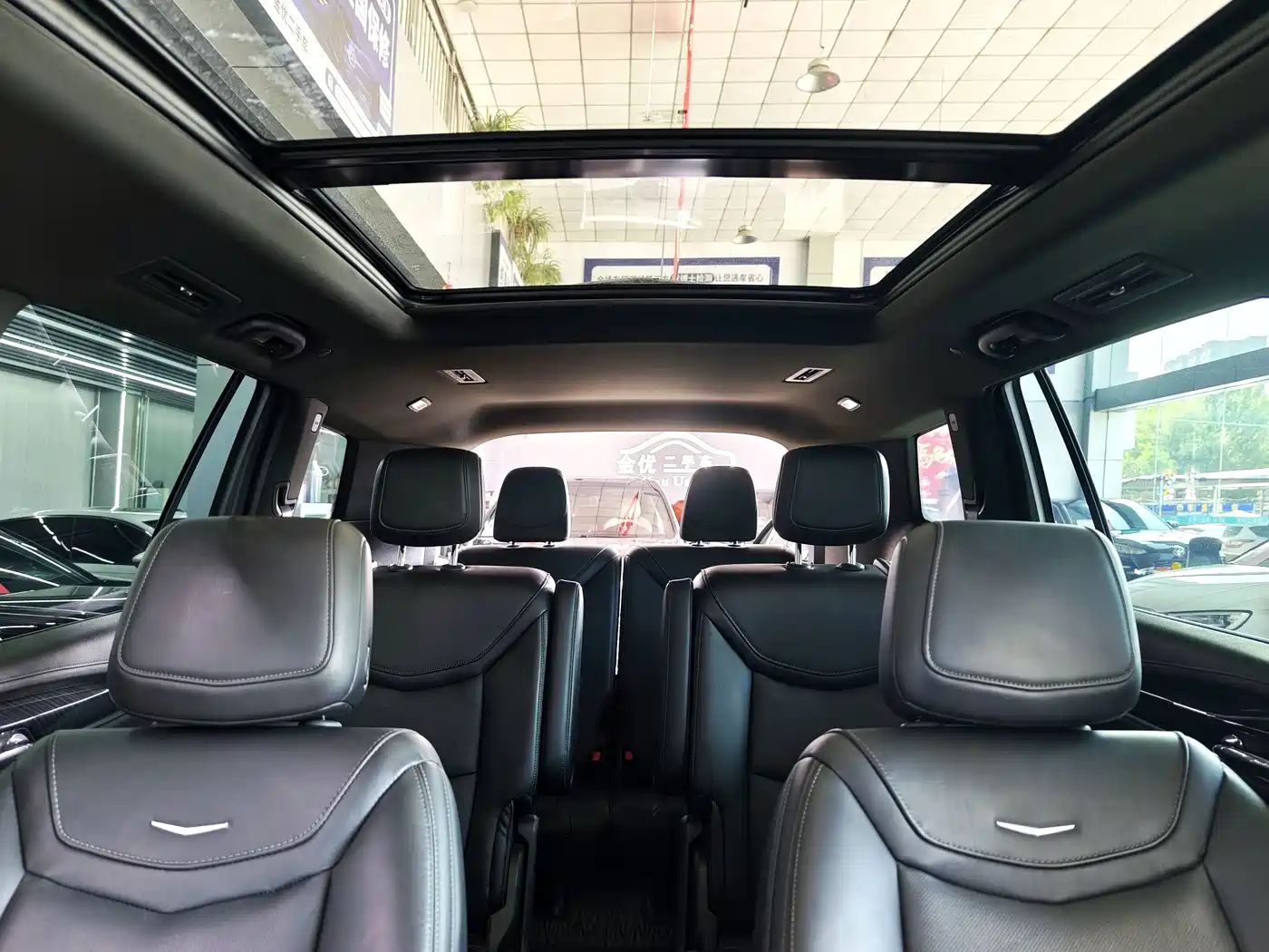 Photo 12 - Cadillac XT6