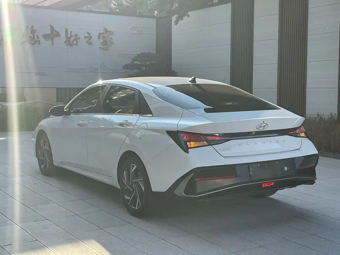 Hyundai Elantra 2023 1.5L CVT GLX Elite Edition фото 9