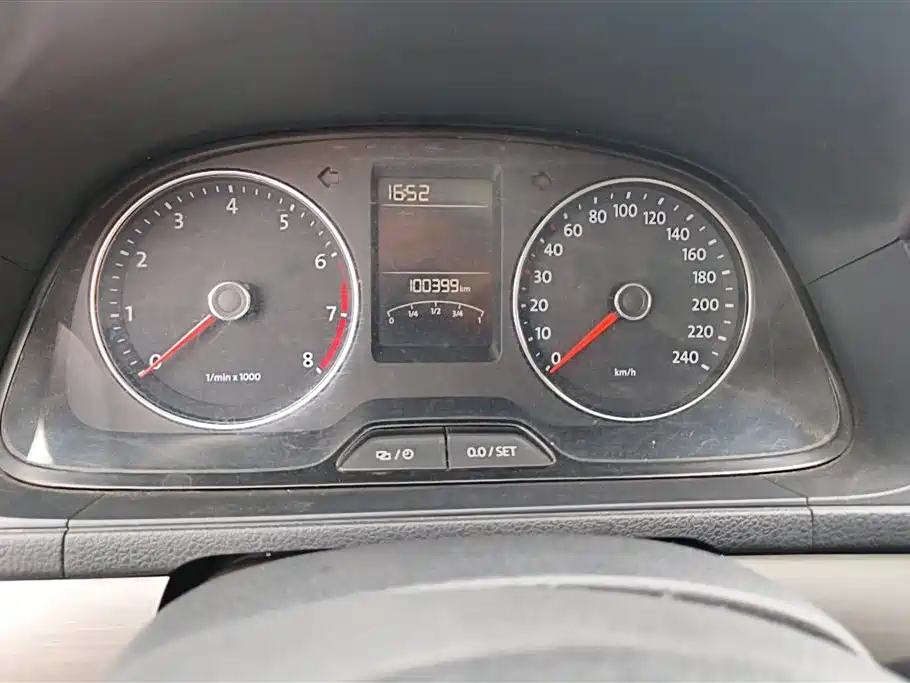 Volkswagen Lavida 2013 1.6L Automatic Comfort Edition фото 14