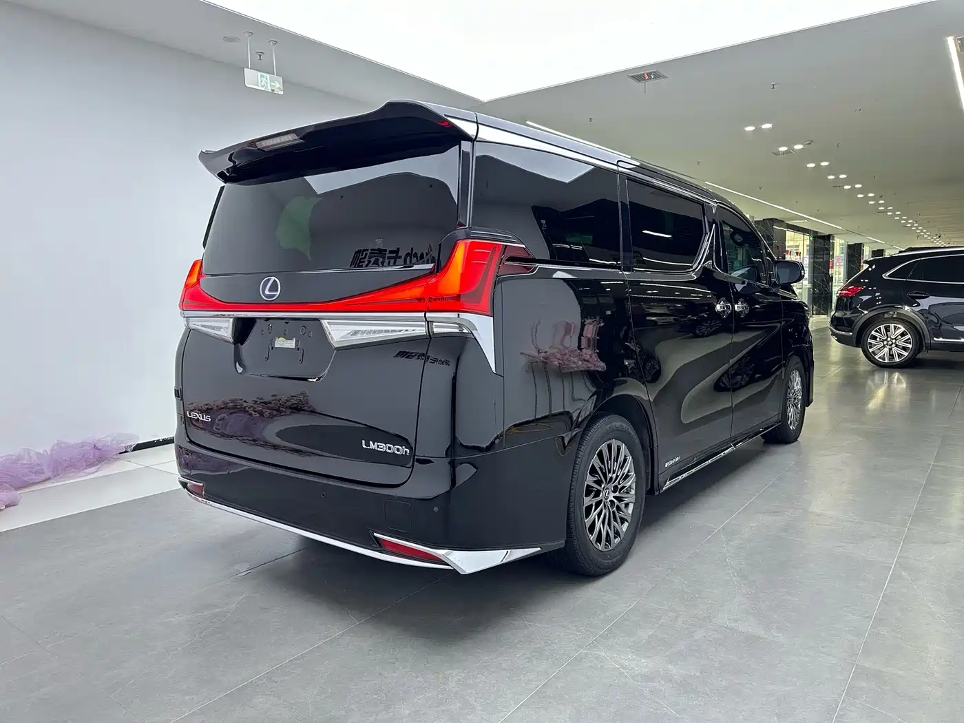 Lexus LM 2021 2020 300h 4-Seat Imperial Edition