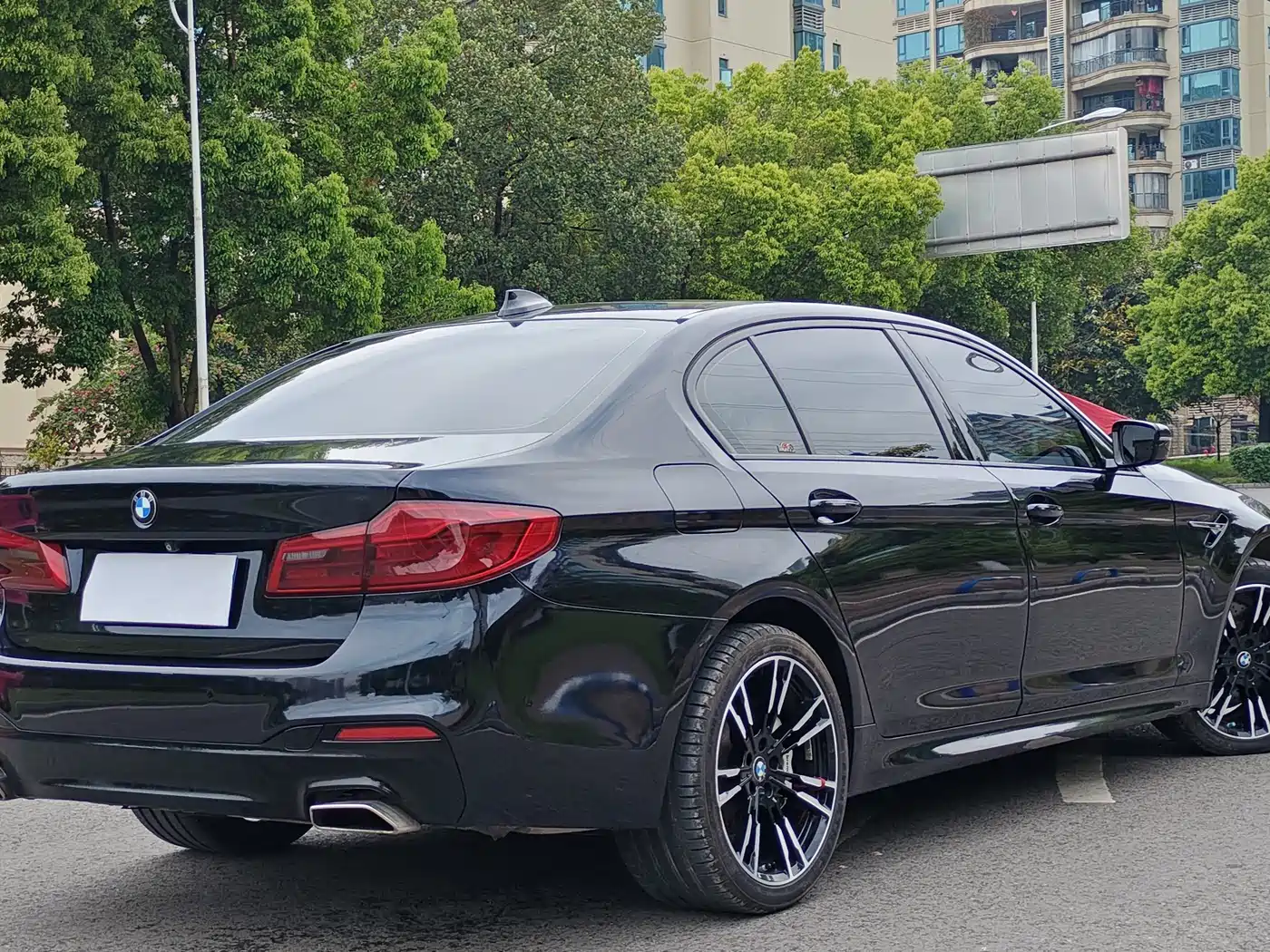 BMW 5 Series 2018 530Li Premium M Sport Package фото 6