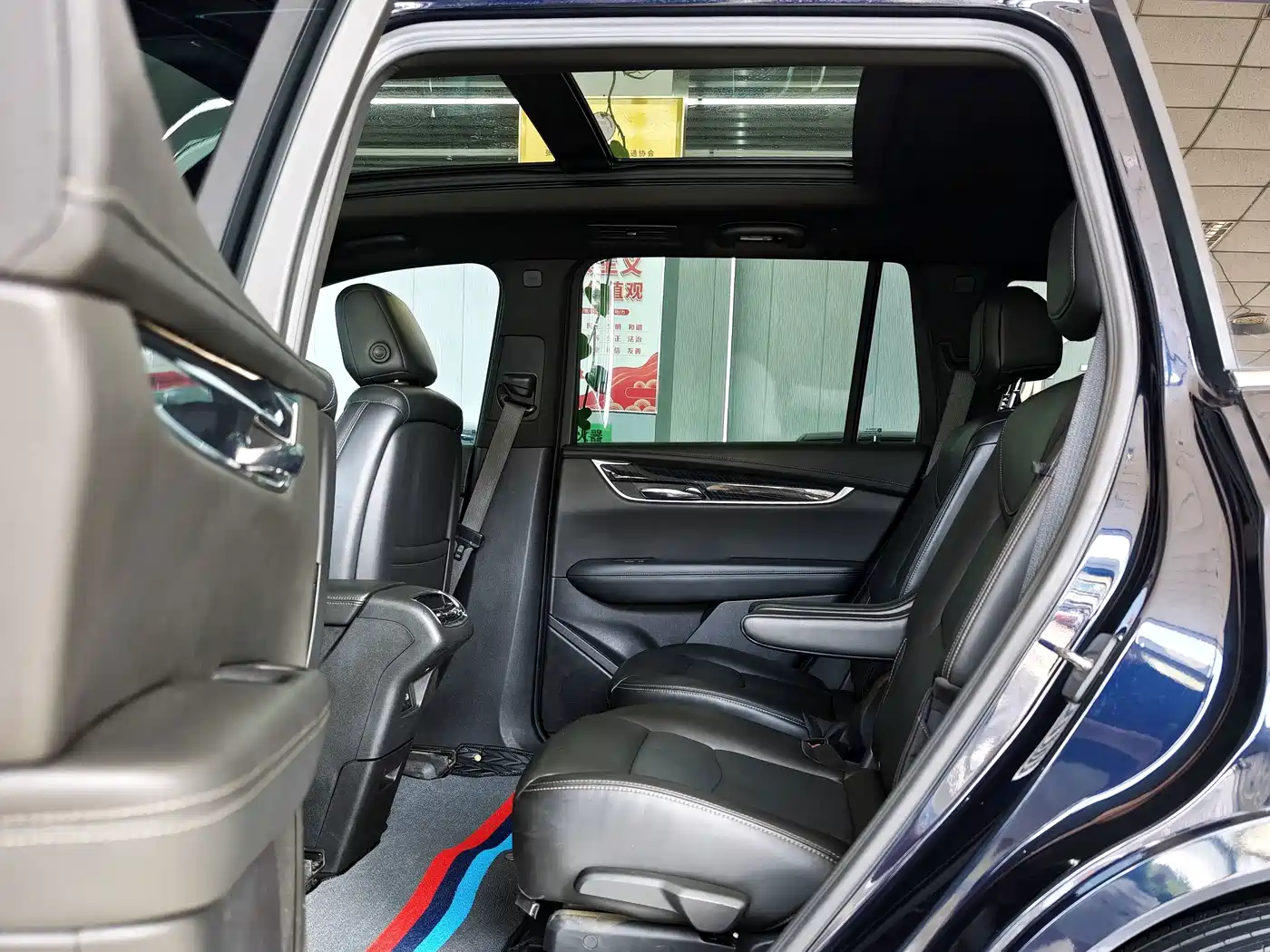 Photo 7 - Cadillac XT6
