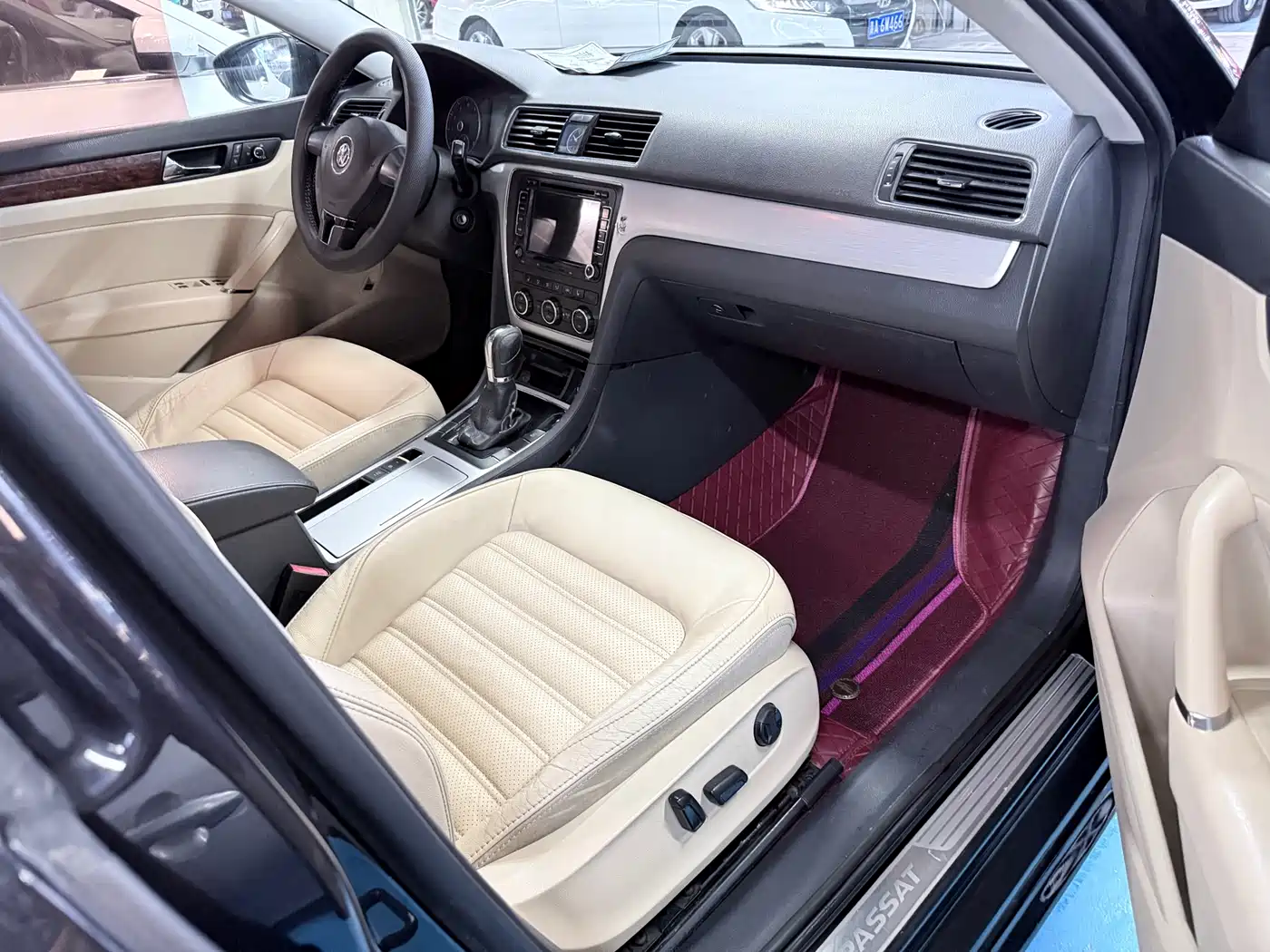Volkswagen Passat 2014 1.8TSI DSG Luxury Edition фото 21