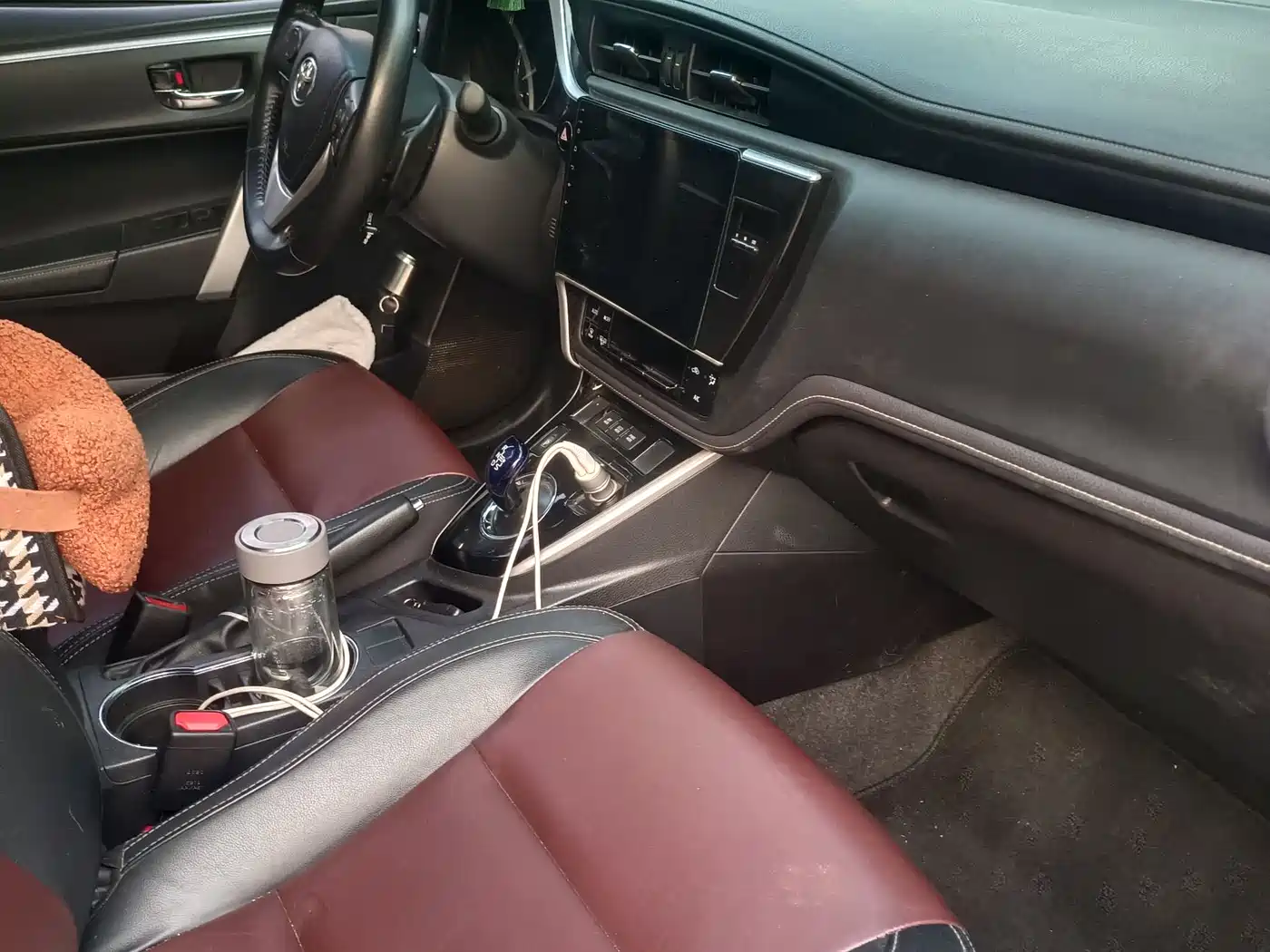 Toyota Corolla 2017 Facelift Hybrid 1.8L E-CVT Elite Edition фото 4