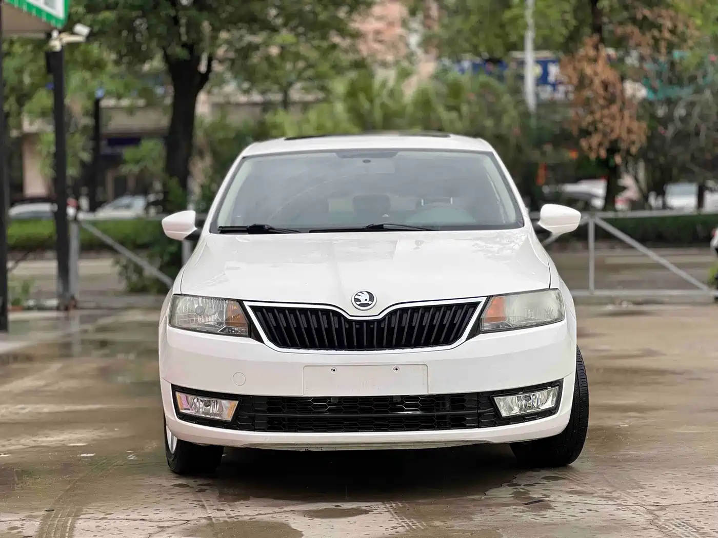 Škoda Rapid 2013 1.6L Automatic Smart Selection фото 2
