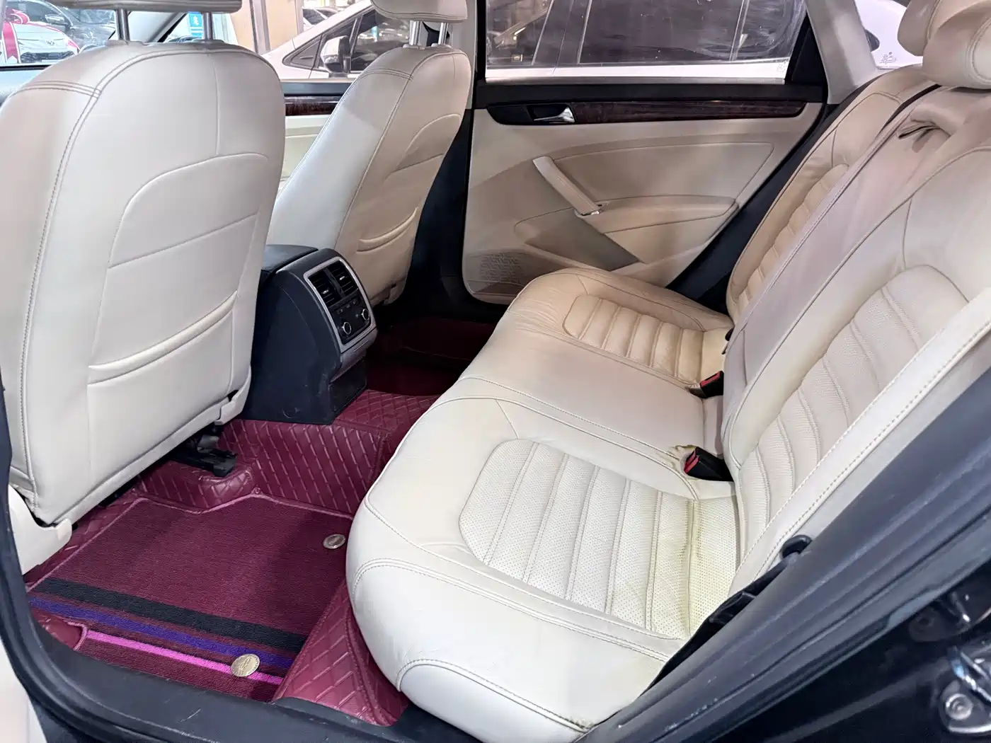 Volkswagen Passat 2014 1.8TSI DSG Luxury Edition фото 11