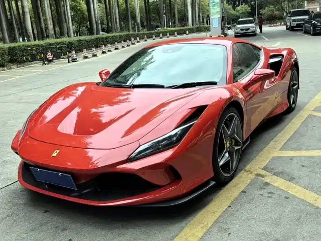 FERRARI F8
