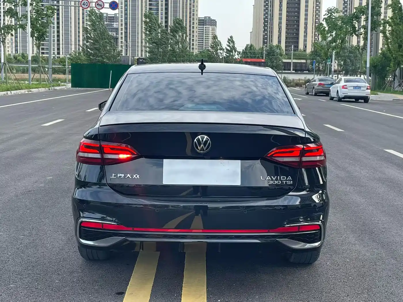 Volkswagen Lavida 2023 Model 300TSI DSG Starlight Leading Edition фото 8