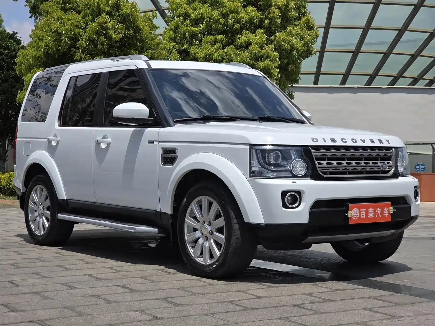 Land Rover Discovery 2015 3.0 SDV6 HSE Diesel фото 3
