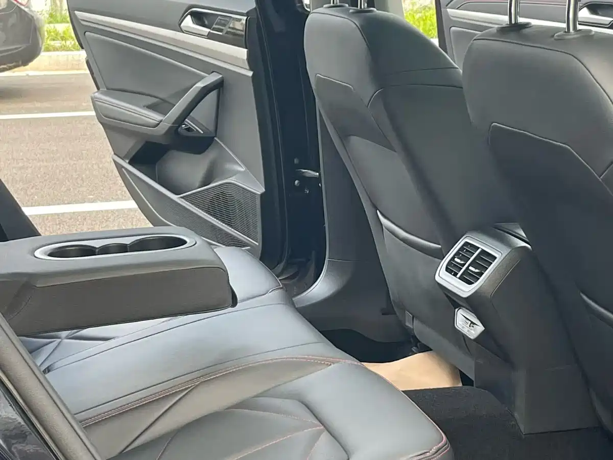 Volkswagen Lavida 2023 Model 300TSI DSG Starlight Leading Edition фото 6