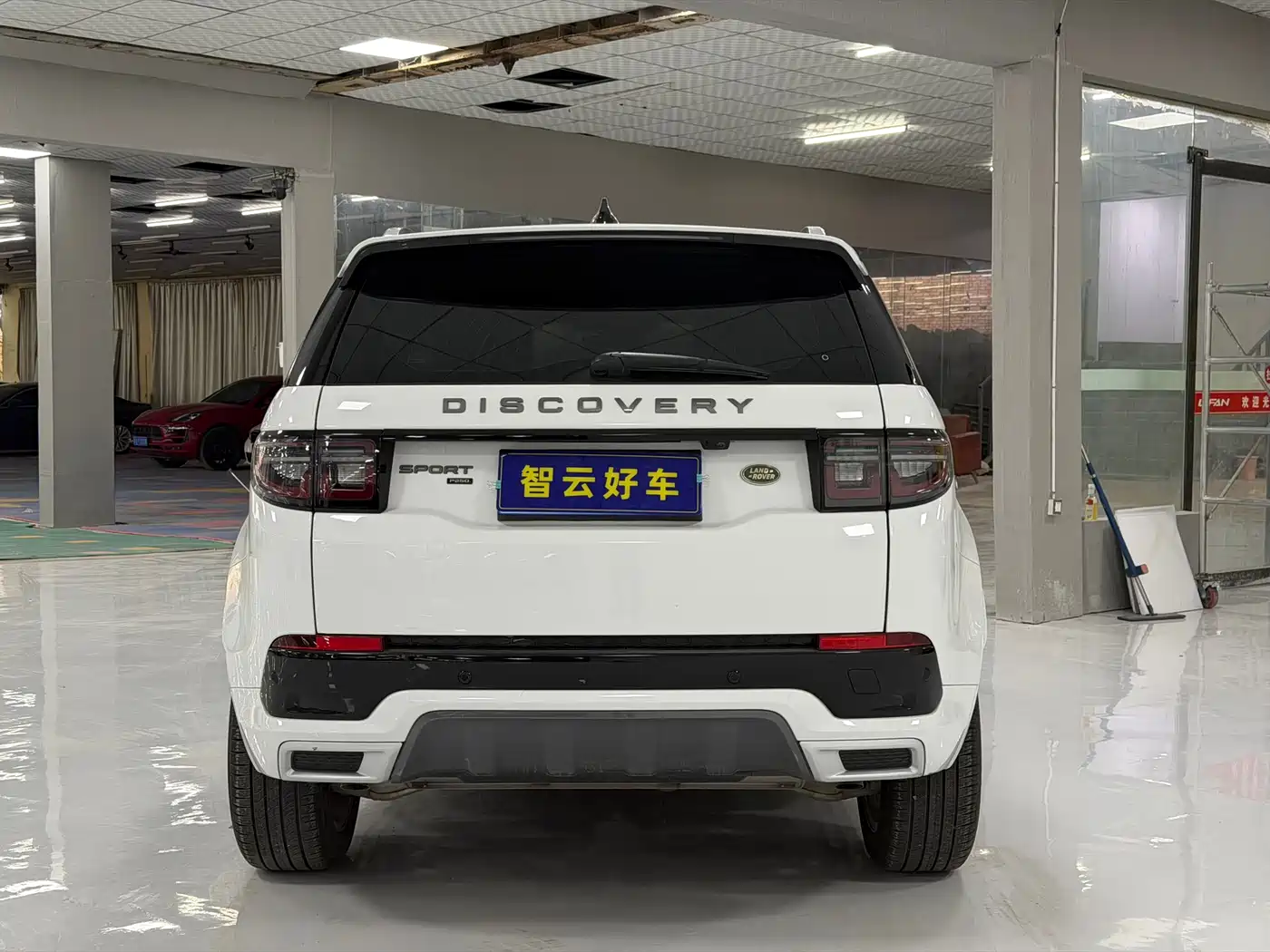 Land Rover Discovery Sport 2023 249PS R-Dynamic S Performance Version фото 8