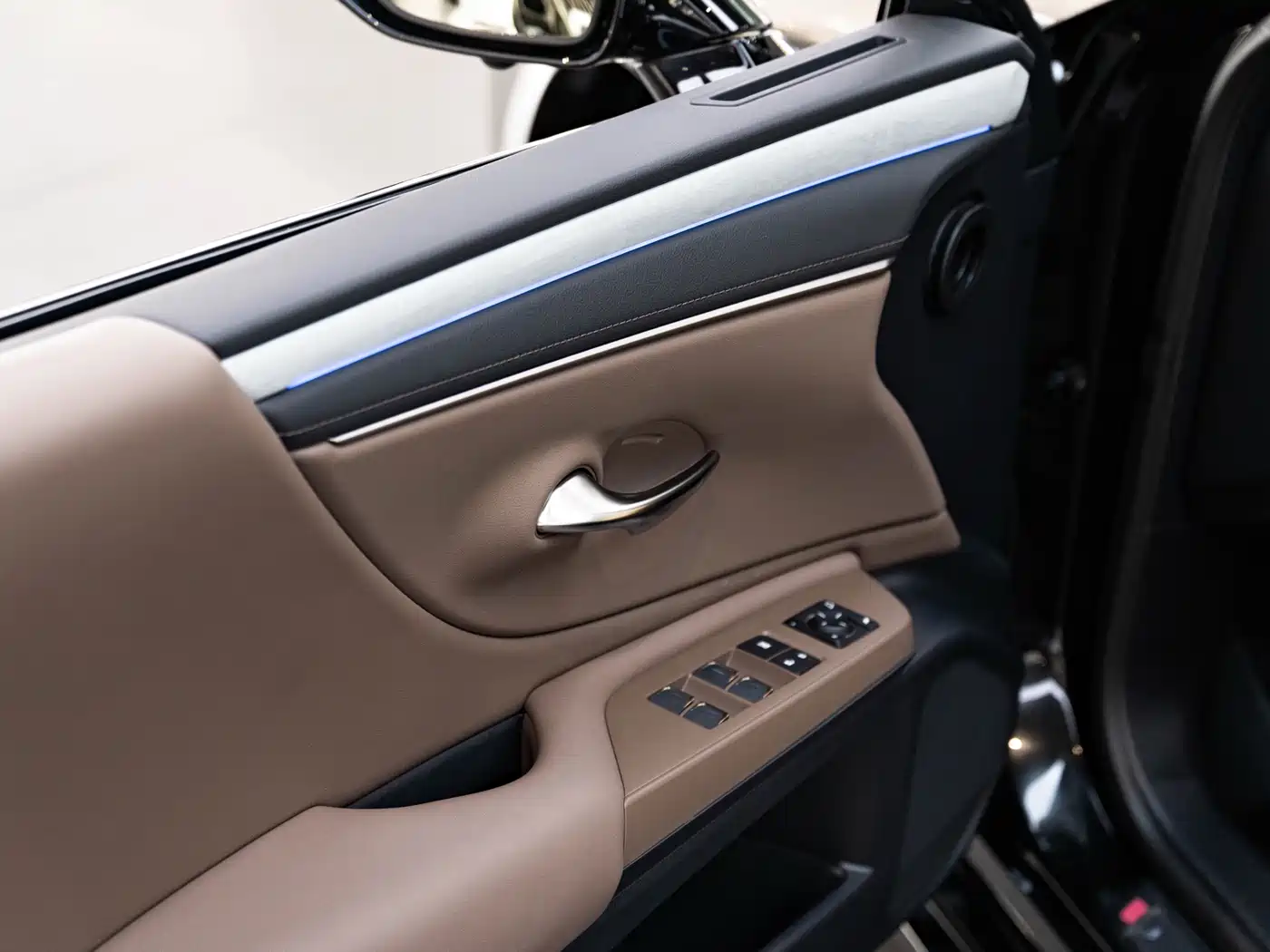 Lexus ES 2025 300h Ultimate Edition фото 18