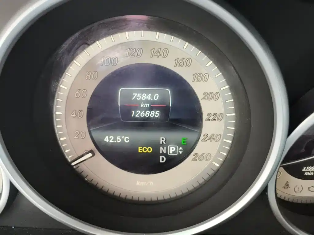 صورة 5 - Mercedes-Benz E-Class