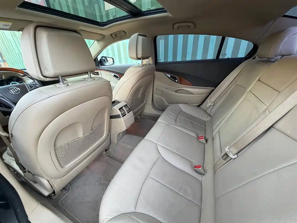 Buick LaCrosse 2010 2.4L Luxury фото 8