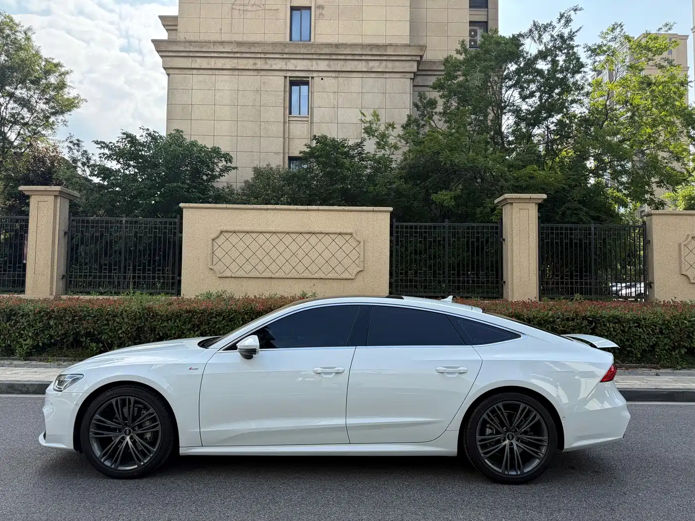 Audi A7 2023 Model 45 TFSI Premium Selection Edition фото 8
