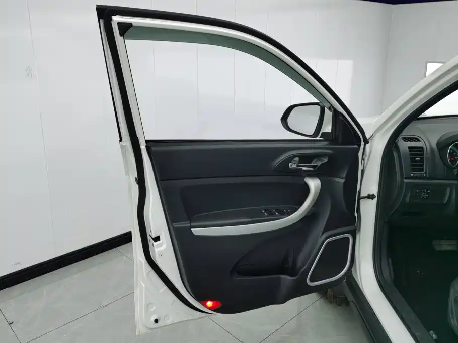 Changan CS35 2015 2015 1.6L Automatic Luxury (China V)
