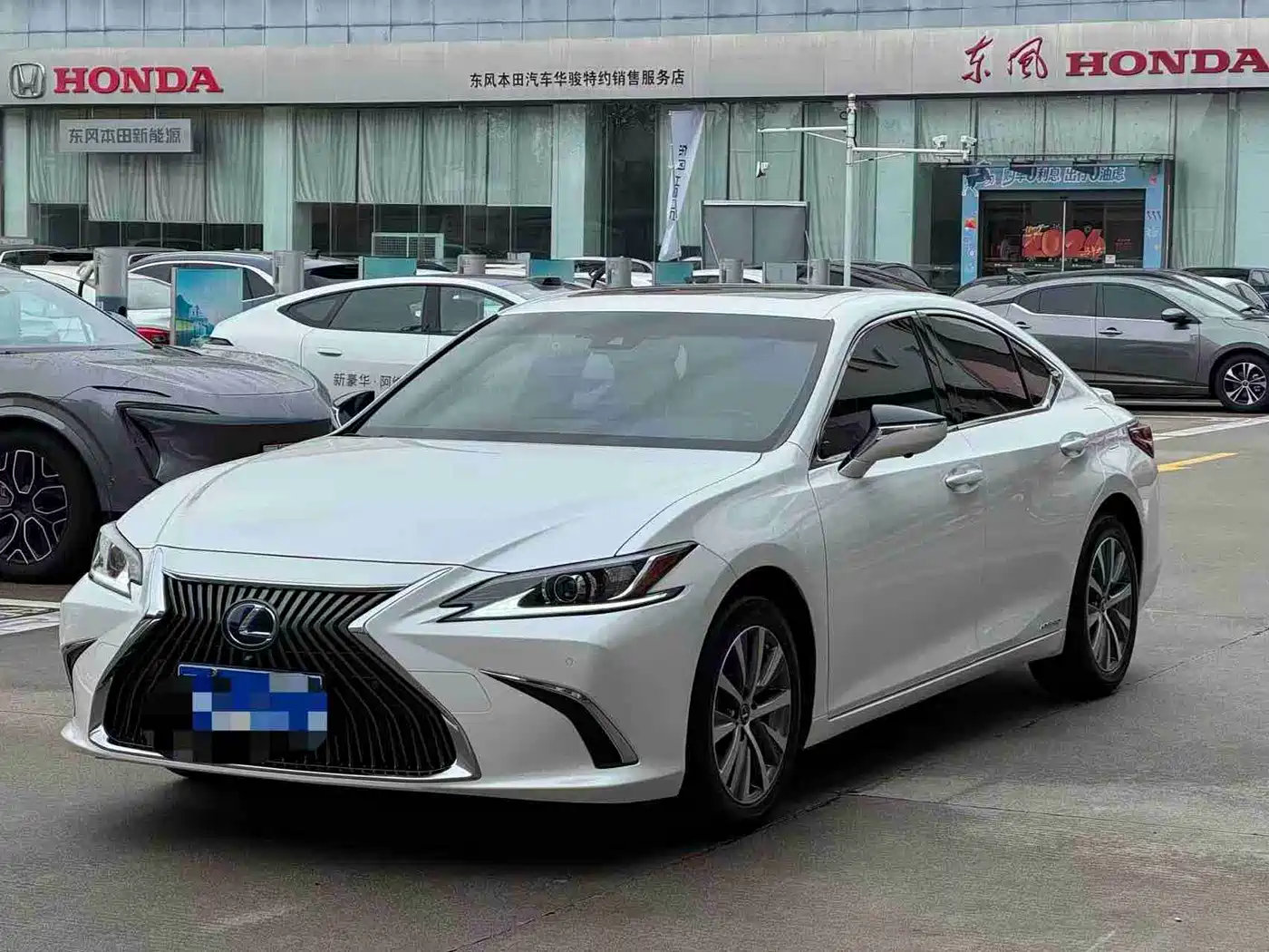Lexus ES 2018 200 Excellence Edition (China VI) фото 2