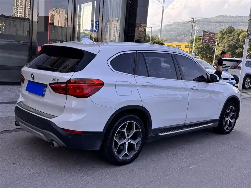 BMW X1 2018 xDrive20Li Premium Model фото 5