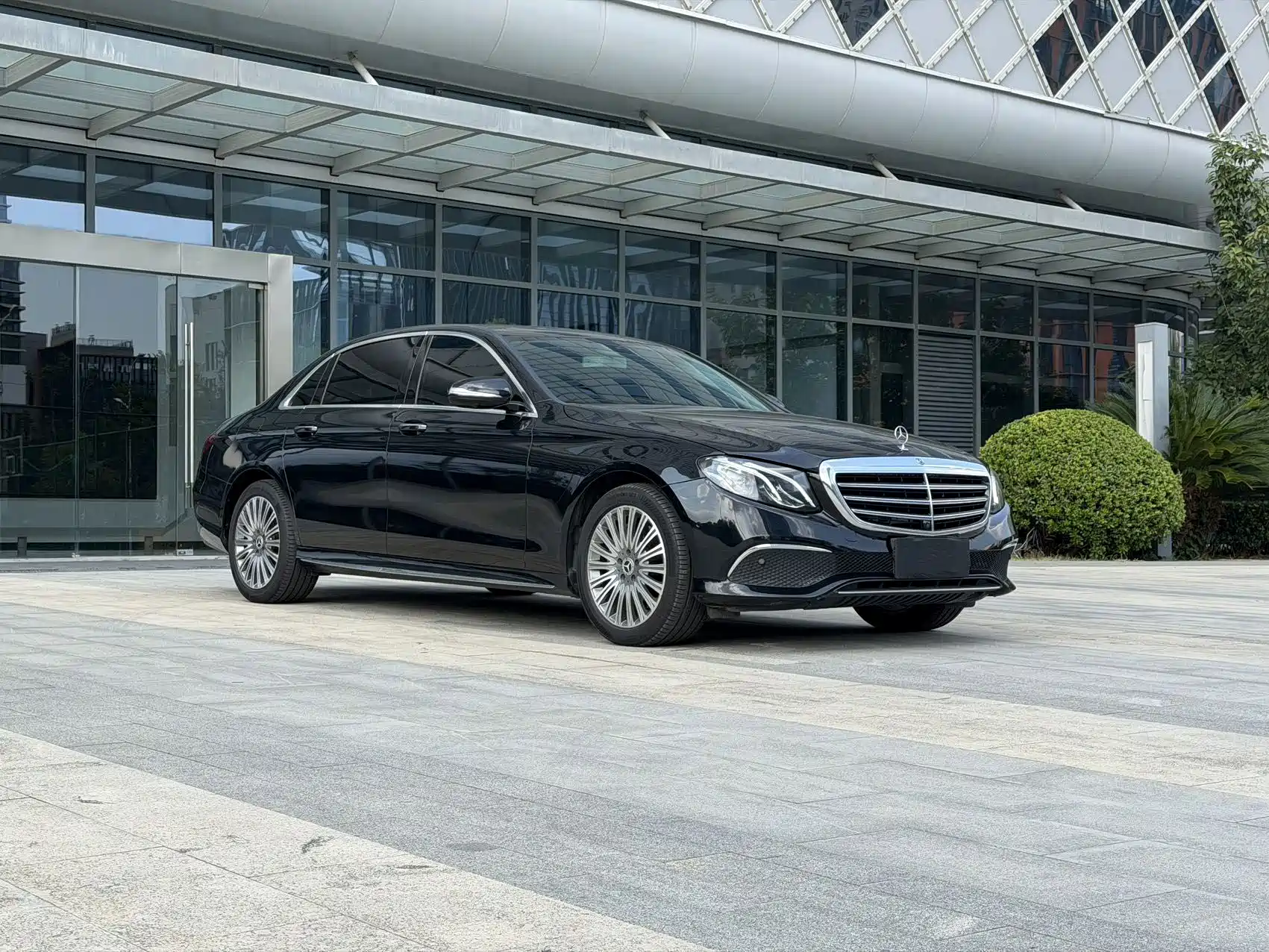 Фото 3 - Mercedes-Benz E-Class
