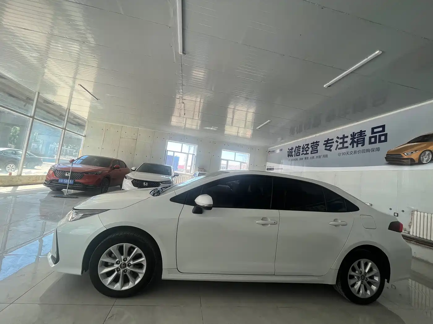 Toyota Corolla 2021 1.2T S-CVT Luxury Edition фото 3