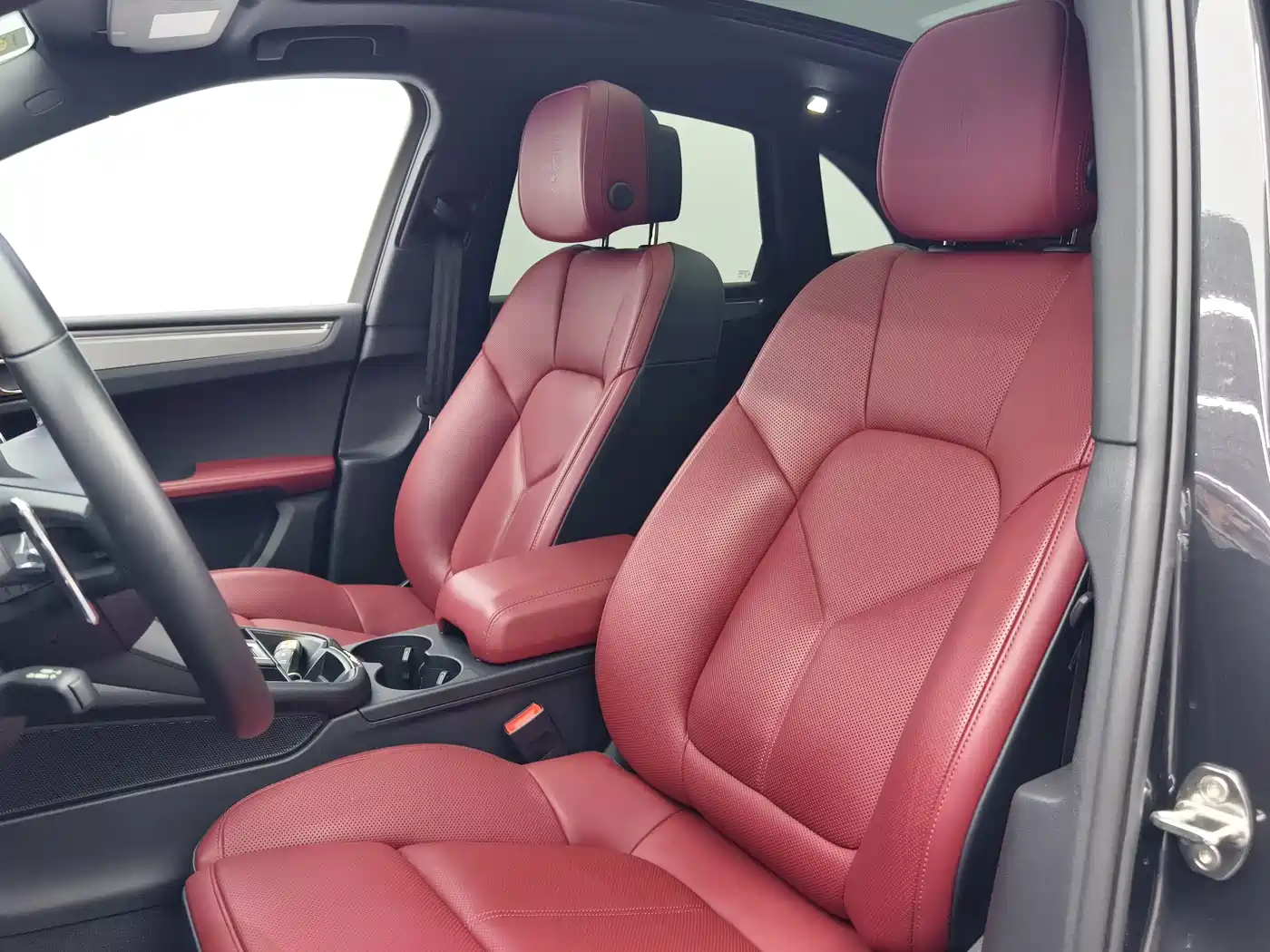 Photo 8 - Porsche Macan