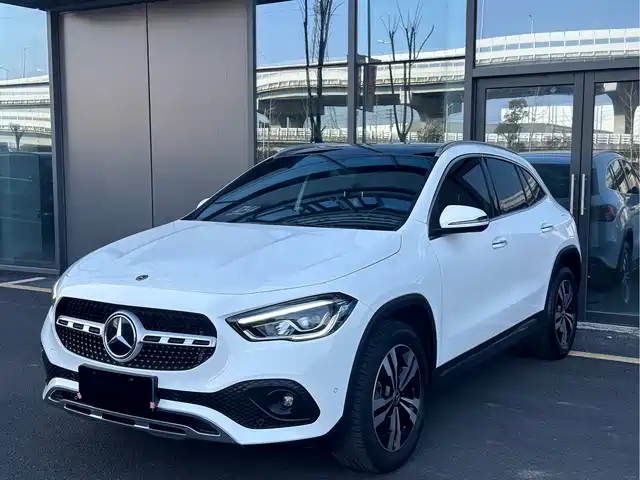 MERCEDES-BENZ GLA