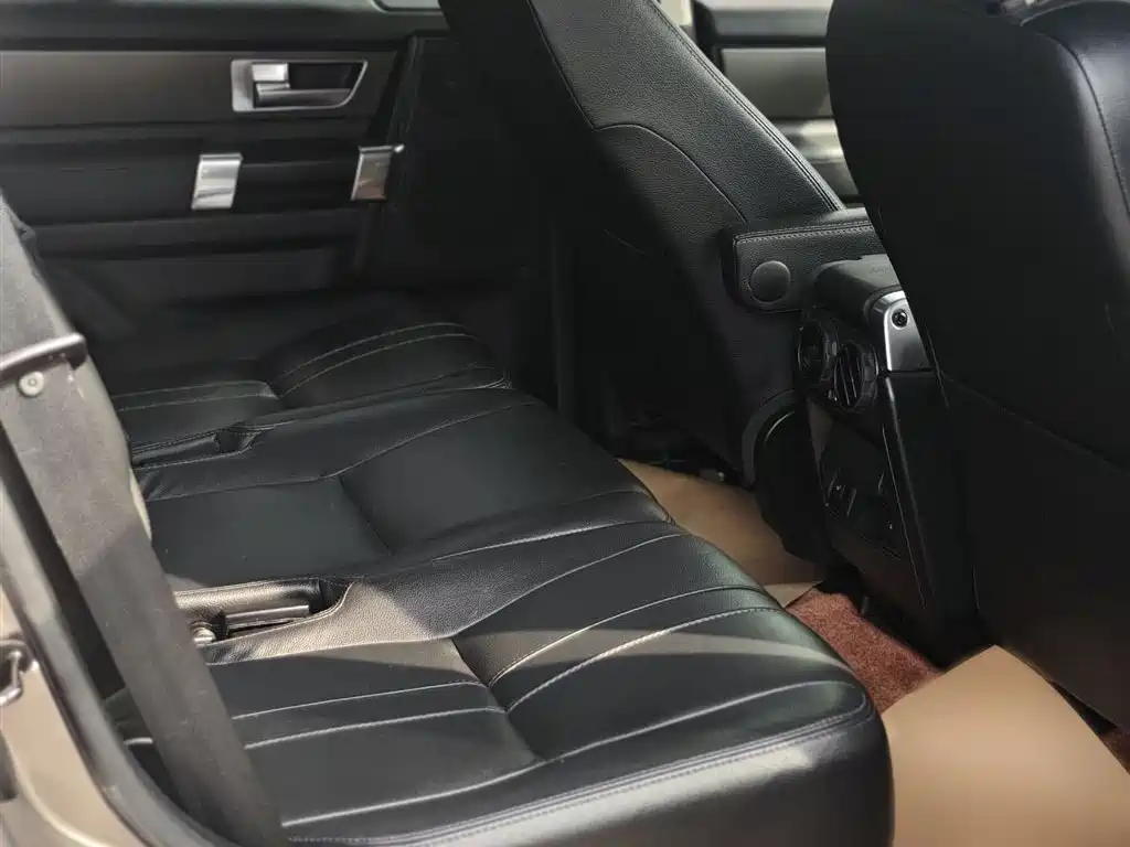 Land Rover Discovery 2015 3.0 SC V6 SE фото 18