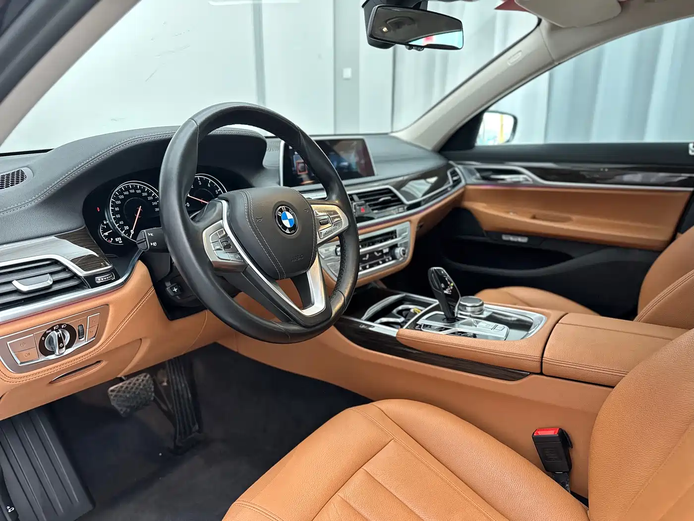 BMW 7 Series 2016 730Li Leading фото 15
