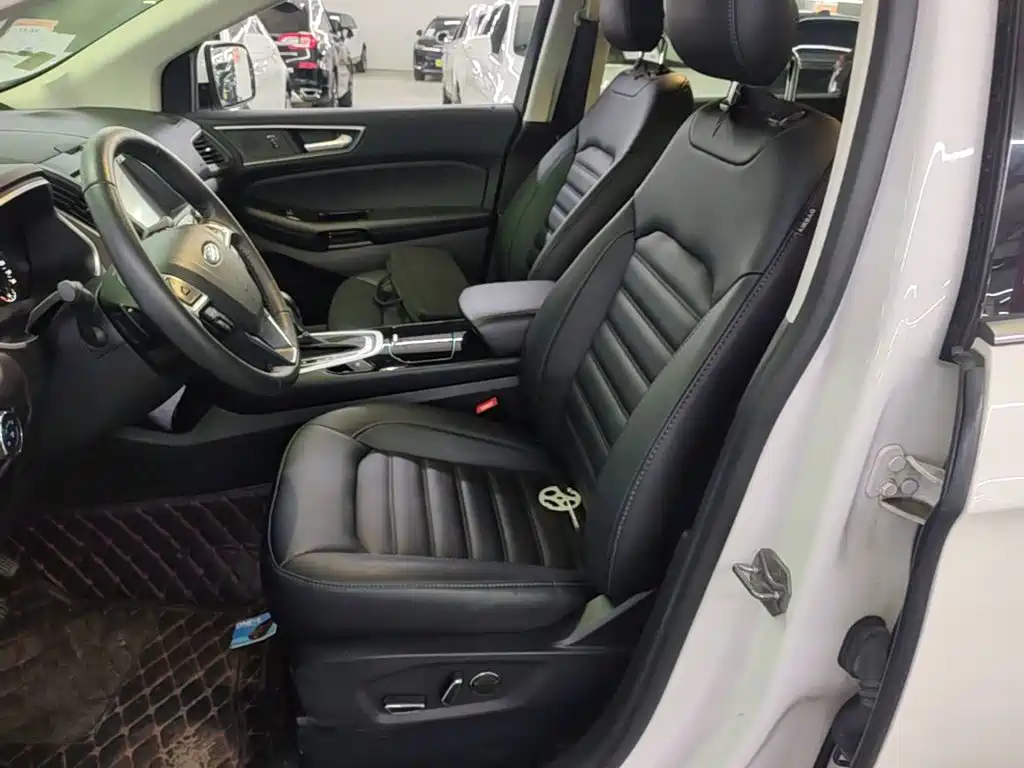 Фото 15 - Ford Edge