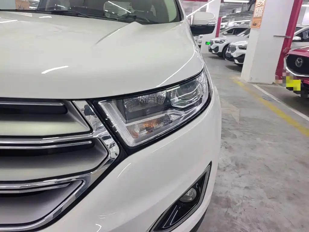 Фото 24 - Ford Edge