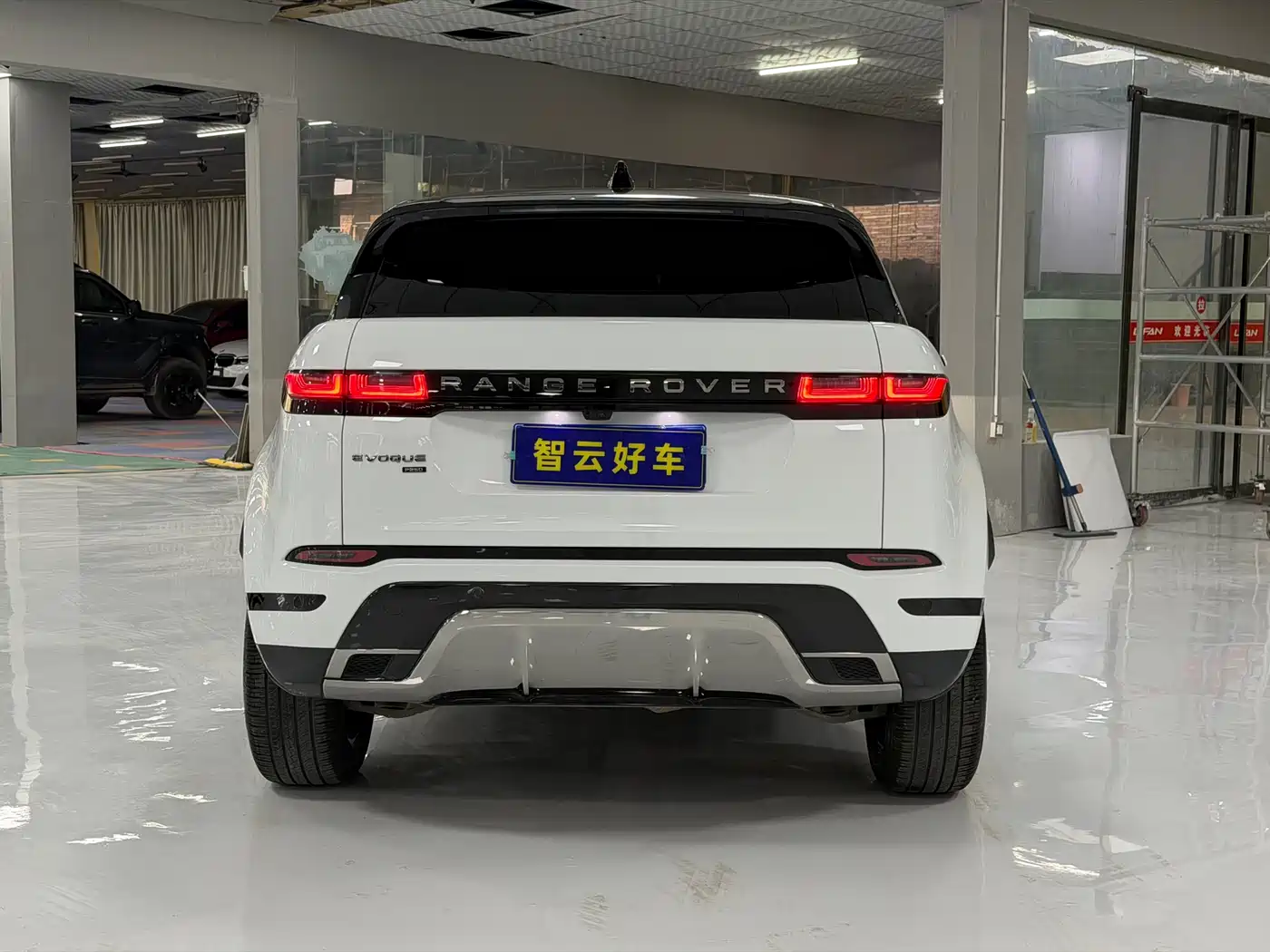 Land Rover Range Rover Evoque 2021 Range Rover Evoque L 249PS R-Dynamic SE Luxury Edition фото 8
