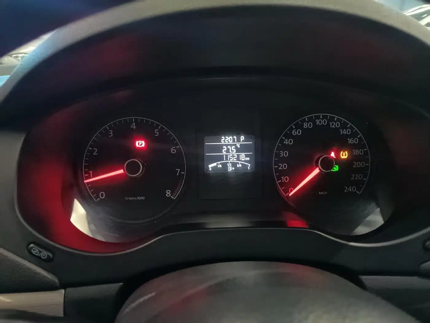 Volkswagen Sagitar 2014 1.6L Automatic Fashion фото 11