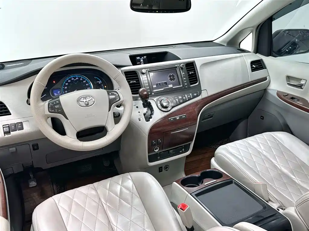 Toyota Sienna 2011 3.5L 2WD Automatic фото 11