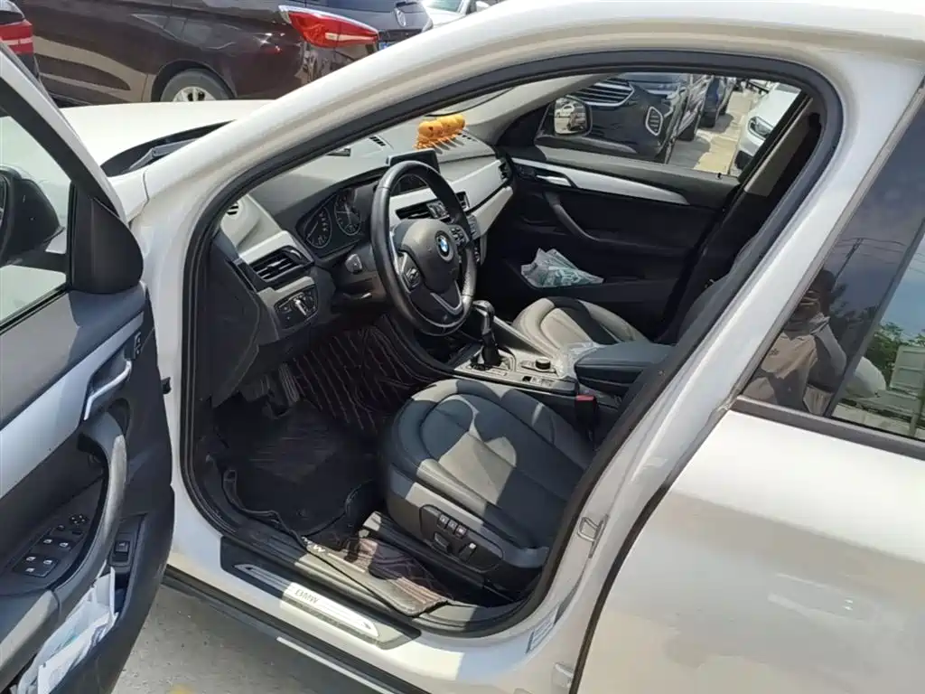 BMW X1 2016 sDrive18Li Premium Model фото 16