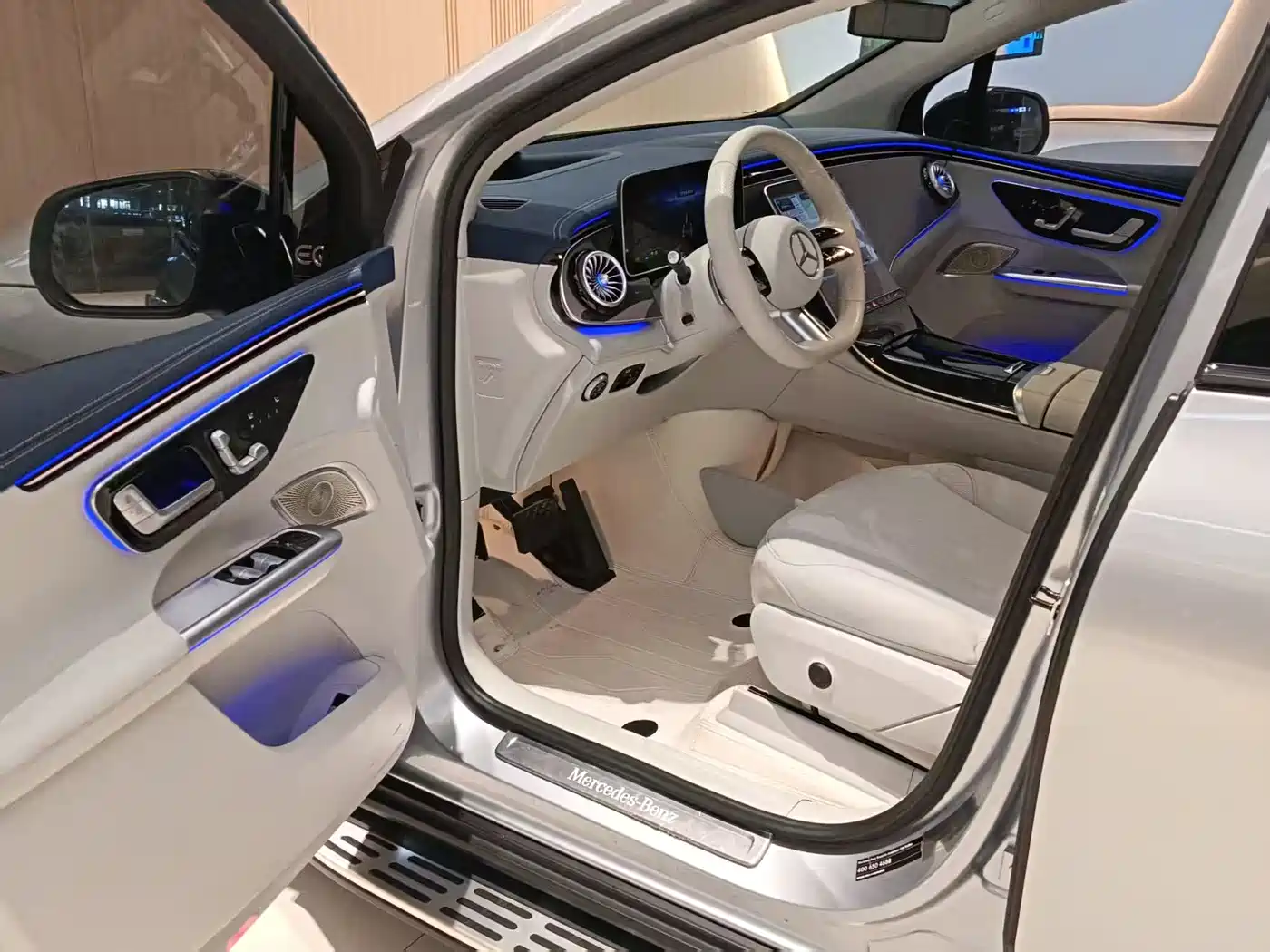 MERCEDES-BENZ EQE SUV