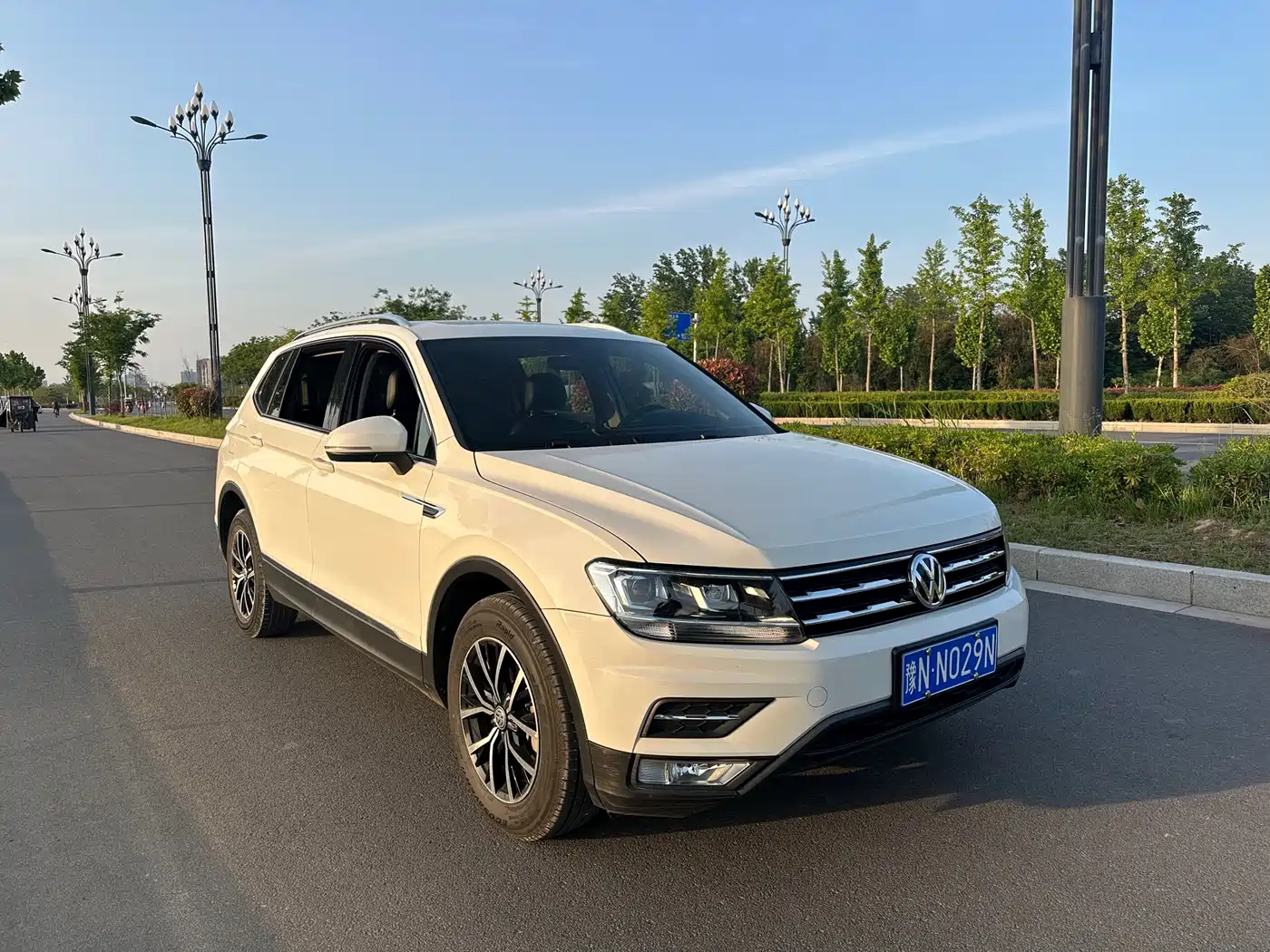 Volkswagen Tiguan L 2018 Facelift 330TSI Automatic 2WD Luxury Edition фото 2