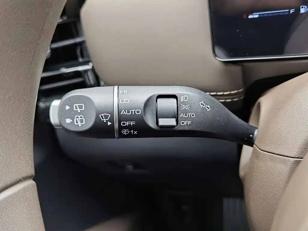 Фото 21 - Wuling Motors Starlight 560 NEV