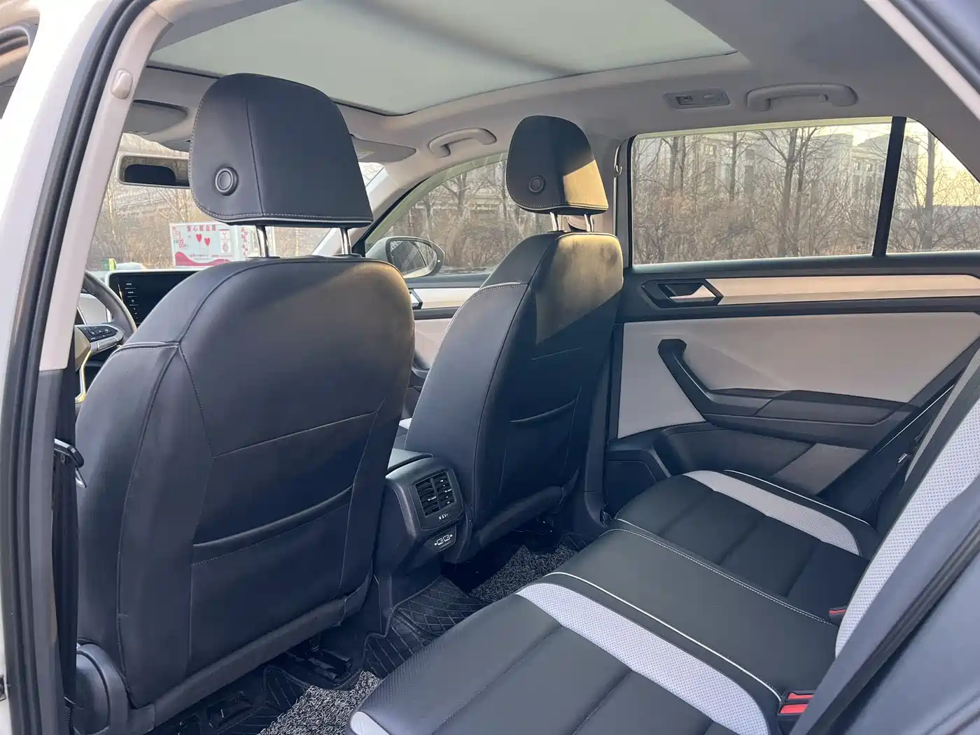 VOLKSWAGEN T ROC EXPLORING SONGS