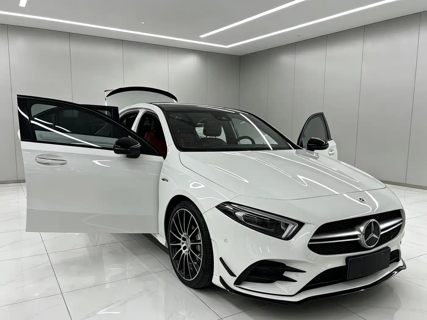 Mercedes-Benz A-Class AMG 2022 Model AMG A 35 L 4MATIC Blazing Night Special Edition фото 2