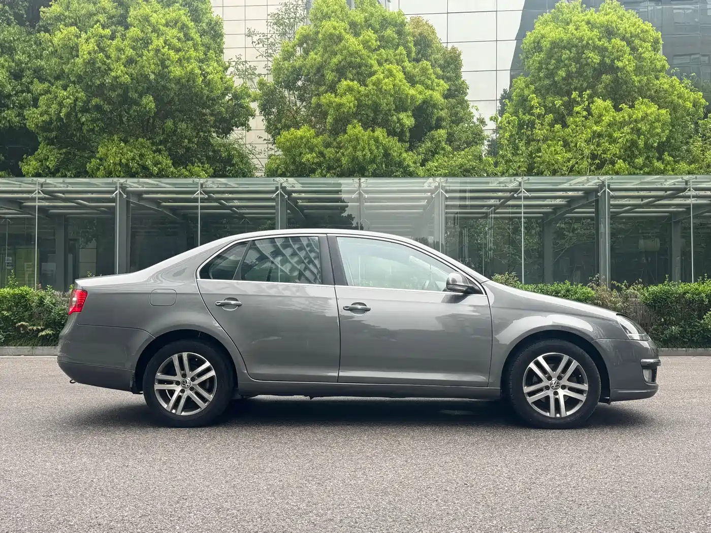 Volkswagen Sagitar 2011 1.6L Automatic Fashion фото 7