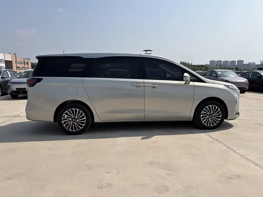 Buick GL8 New Energy 2025 Landlux Smart Edition 7-seater фото 5